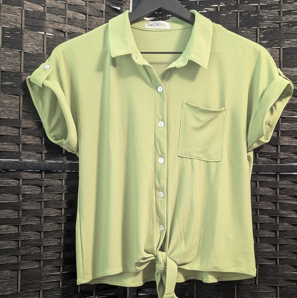 Accent Women's Green Button-Up Tie-Front Top Size Small Excellent Used Condition